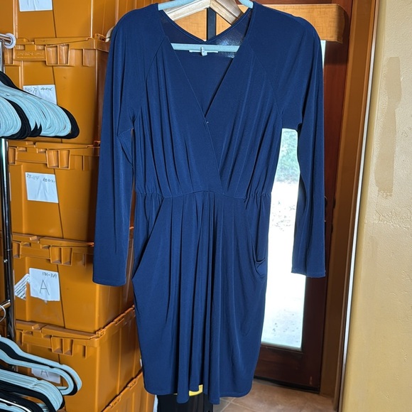 BCBGeneration LS V-Neck Sheath Stretch Knit Mini Dress Navy Blue Size Small - Picture 3 of 7